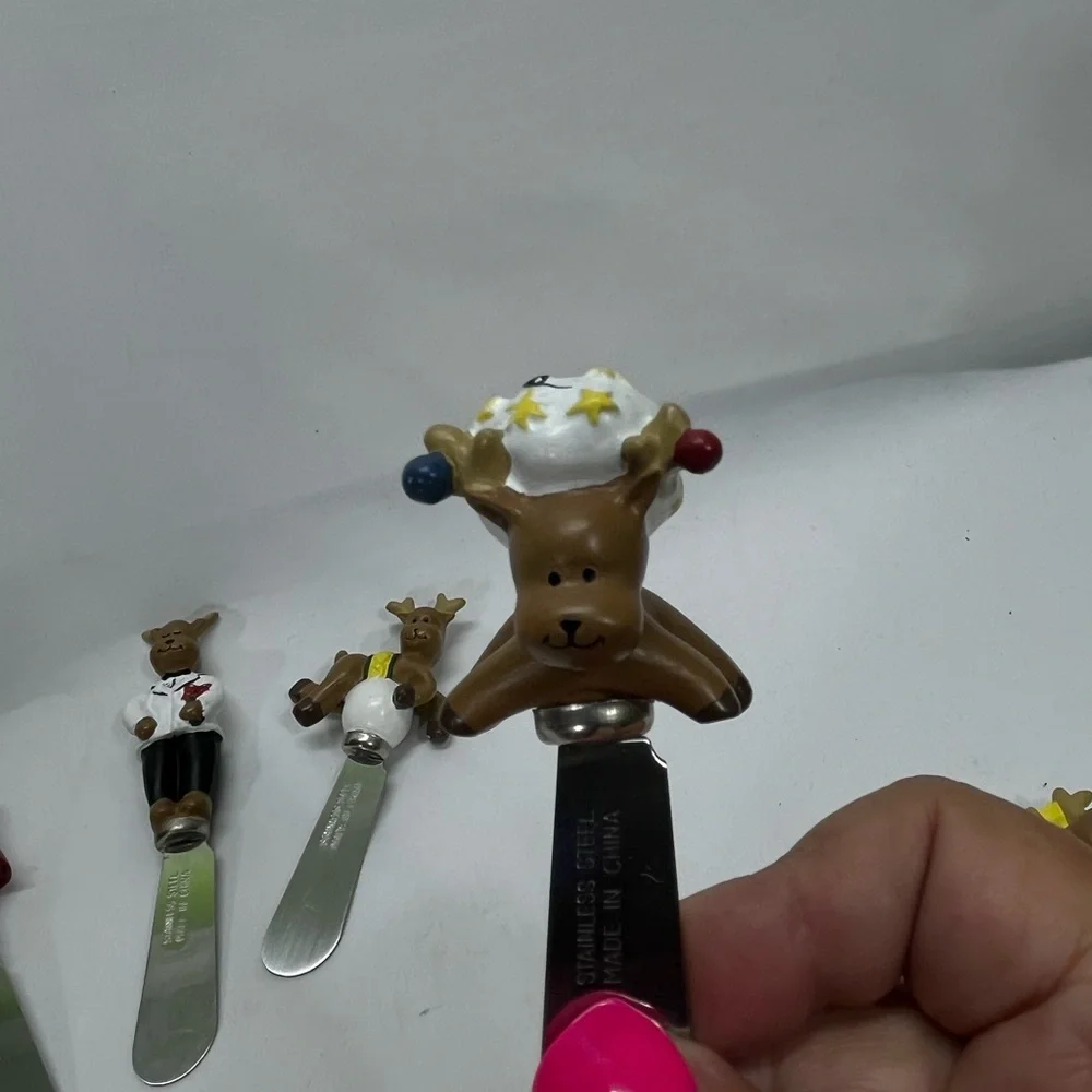 LTD CHRISTMAS HOLIDAY REINDEER TABLETOP VARIETY SET‎ OF 8 SPREADERS OPEN BOX